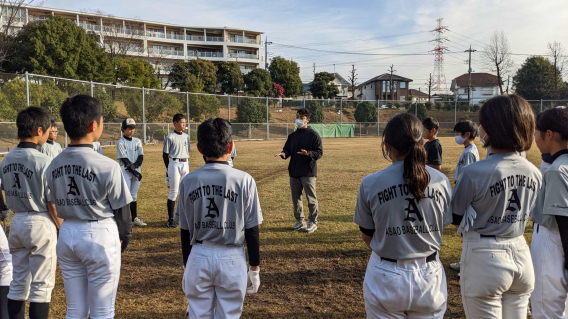 笹森トレーナーによるストレッチ指導